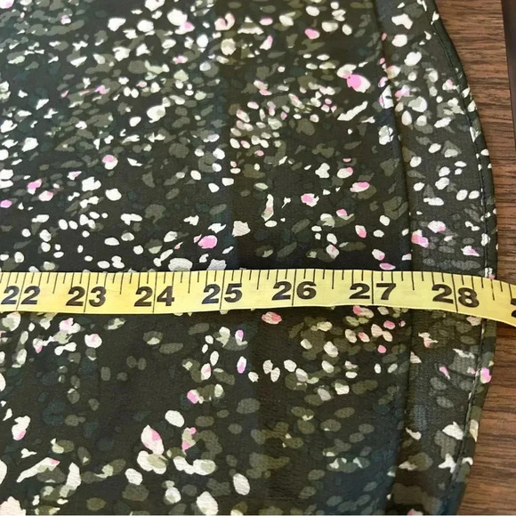 🌟Banana Republic  Shirt Womens Green Pink Print Top Career Office Mistletoe S - Picture 10 of 10